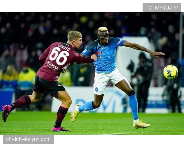 那不勒斯2-0战胜佛罗伦萨,奥斯梅恩点射破门